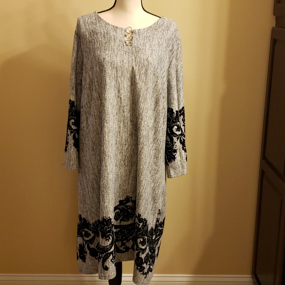 🏷Tacera Dress w/Black Applique /sleeve & hemline